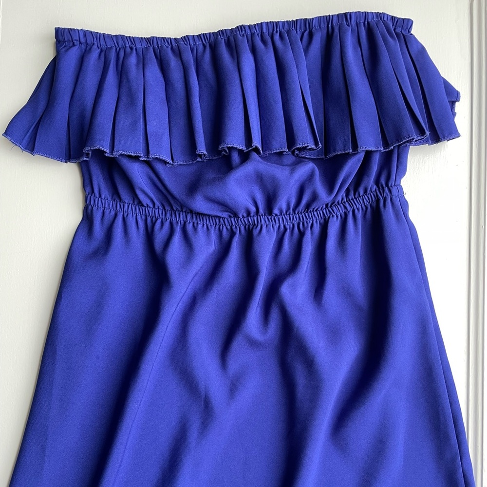 Gorgeous blue strapless minidress. Size medium.